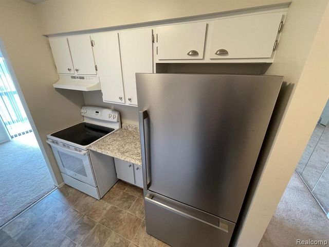 30042 W 12 Mile Rd 60, Farmington Hills, MI 48334