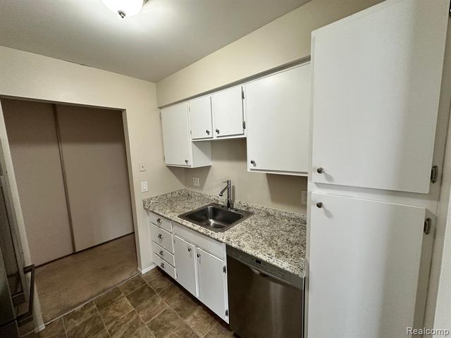 30042 W 12 Mile Rd 60, Farmington Hills, MI 48334