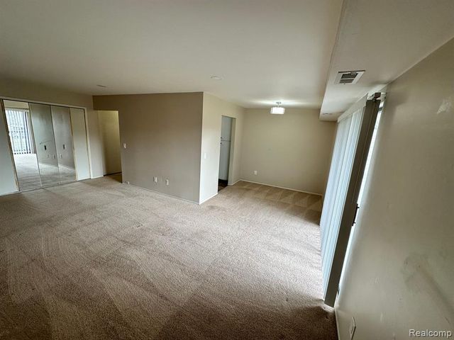 30042 W 12 Mile Rd 60, Farmington Hills, MI 48334