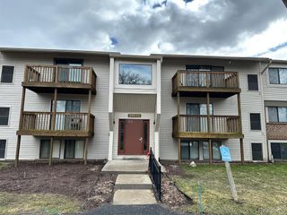 30042 W 12 Mile Rd 60, Farmington Hills, MI 48334