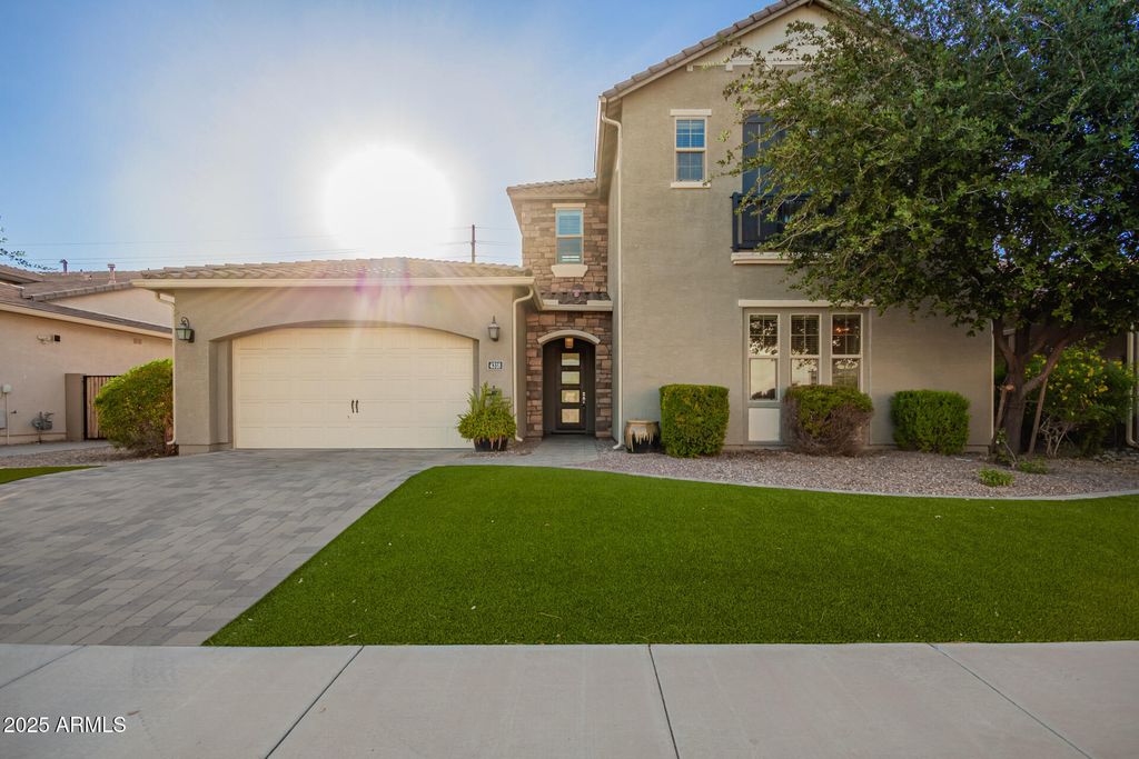 4318 S REDCLIFFE Drive, Gilbert, AZ 85297