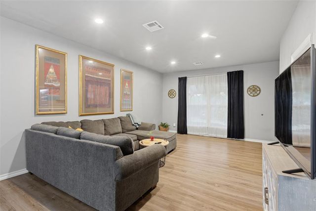 2015 N Youngs Boulevard, Oklahoma City, OK 73107