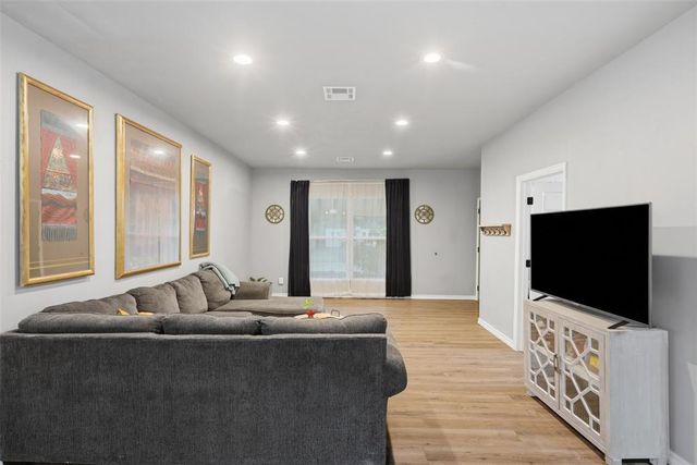 2015 N Youngs Boulevard, Oklahoma City, OK 73107