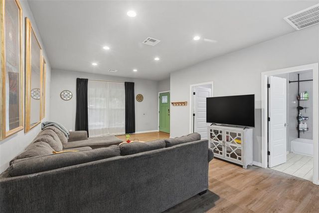 2015 N Youngs Boulevard, Oklahoma City, OK 73107