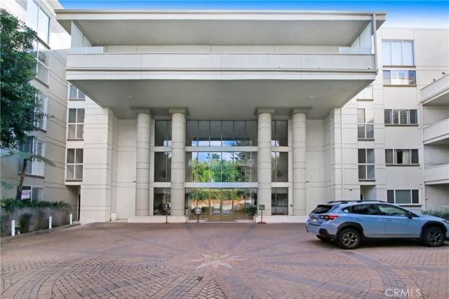 4949 Genesta Avenue 104, Encino, CA 91316