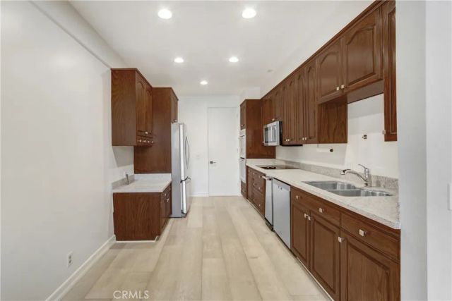 4949 Genesta Avenue 104, Encino, CA 91316