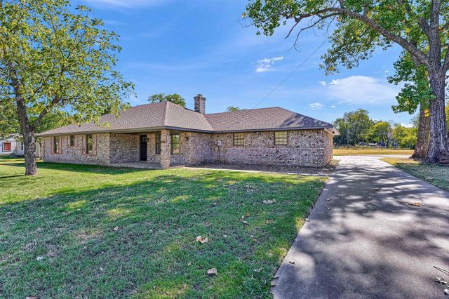 608 North Avenue, Whitesboro, TX 76273