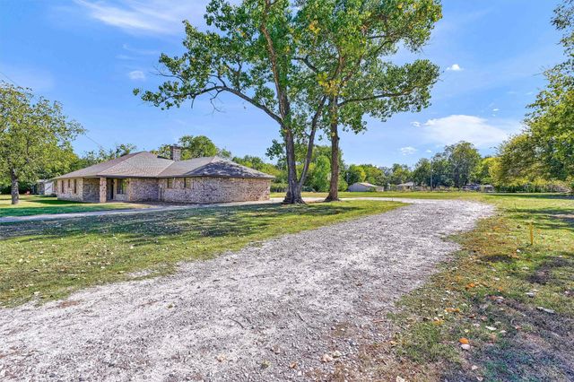 608 North Avenue, Whitesboro, TX 76273