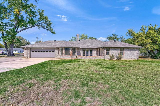 608 North Avenue, Whitesboro, TX 76273