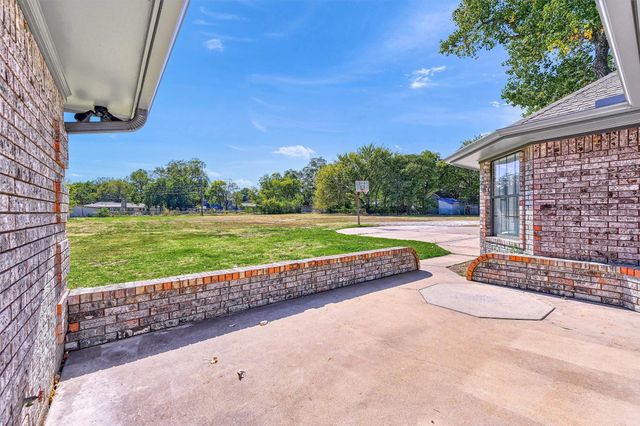 608 North Avenue, Whitesboro, TX 76273