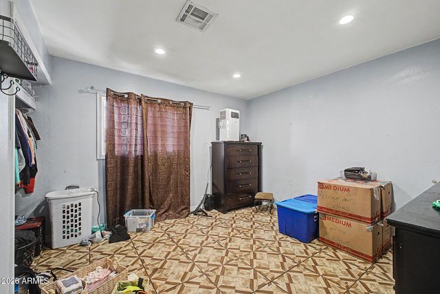 6014 W PINCHOT Avenue, Phoenix, AZ 85033