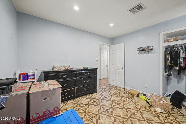 6014 W PINCHOT Avenue, Phoenix, AZ 85033