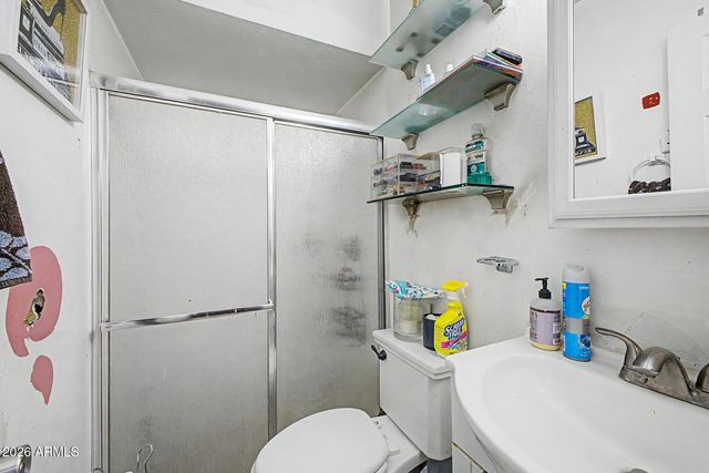 6014 W PINCHOT Avenue, Phoenix, AZ 85033