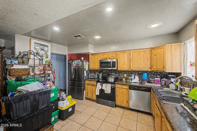 6014 W PINCHOT Avenue, Phoenix, AZ 85033