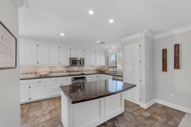 3506 Riverwood Park Drive, Kingwood, TX 77345