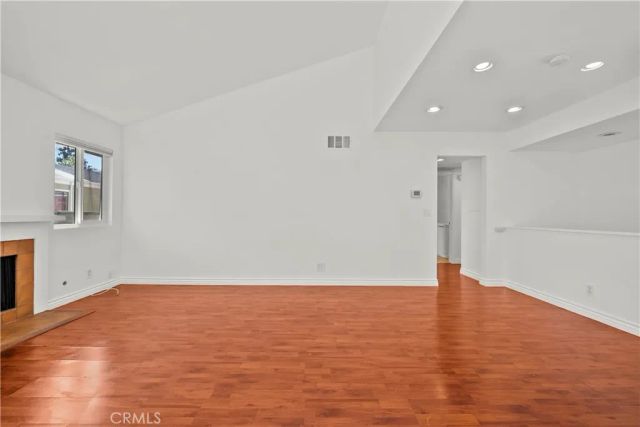 22117 Burbank 5, Woodland Hills, CA 91367