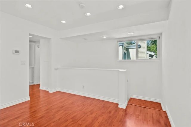 22117 Burbank 5, Woodland Hills, CA 91367