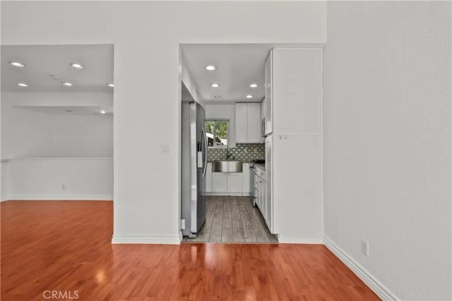 22117 Burbank 5, Woodland Hills, CA 91367