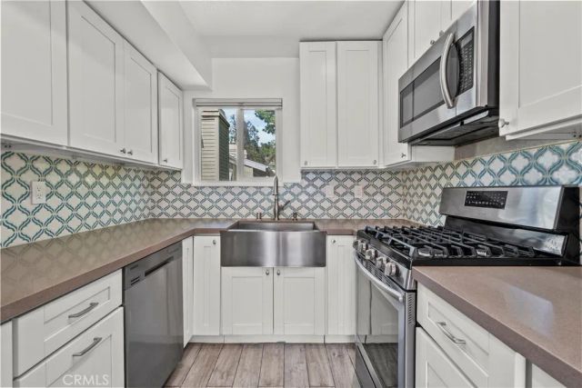 22117 Burbank 5, Woodland Hills, CA 91367