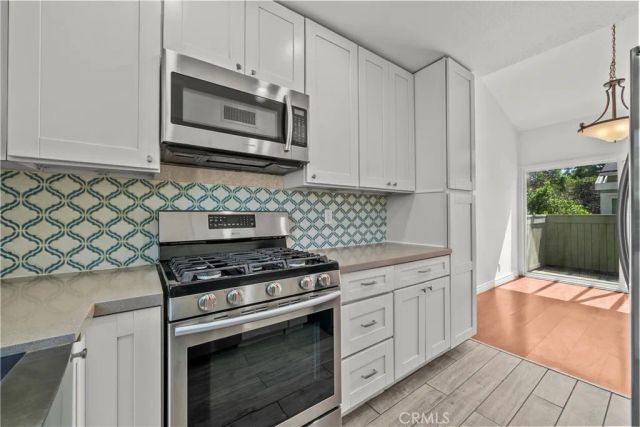 22117 Burbank 5, Woodland Hills, CA 91367