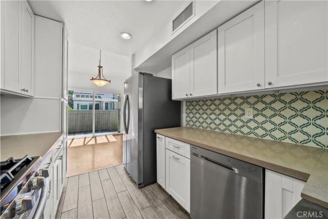 22117 Burbank 5, Woodland Hills, CA 91367