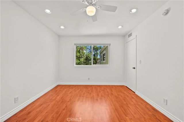 22117 Burbank 5, Woodland Hills, CA 91367