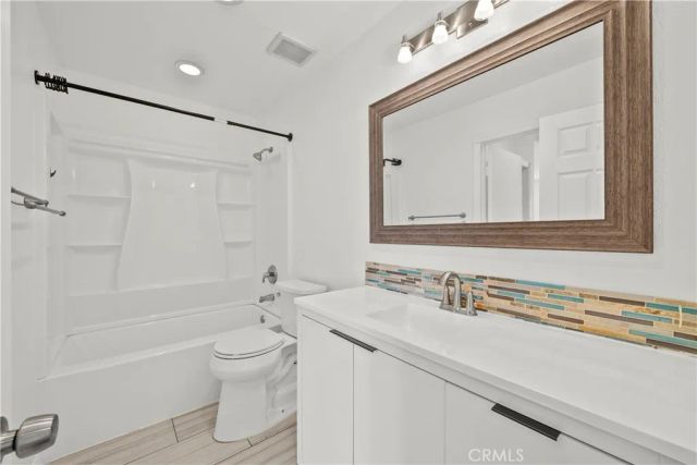 22117 Burbank 5, Woodland Hills, CA 91367