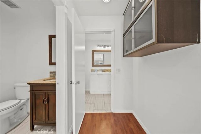 22117 Burbank 5, Woodland Hills, CA 91367