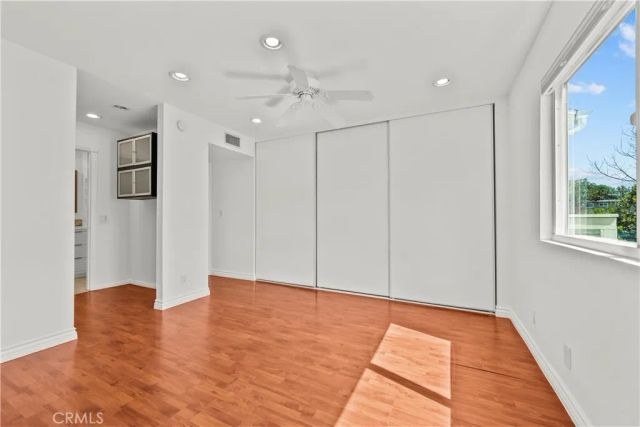 22117 Burbank 5, Woodland Hills, CA 91367