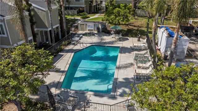 22117 Burbank 5, Woodland Hills, CA 91367