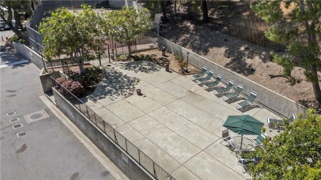 22117 Burbank 5, Woodland Hills, CA 91367