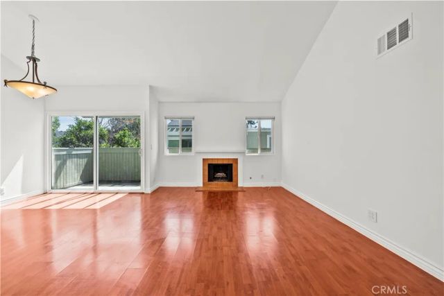 22117 Burbank 5, Woodland Hills, CA 91367