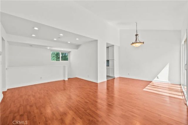 22117 Burbank 5, Woodland Hills, CA 91367