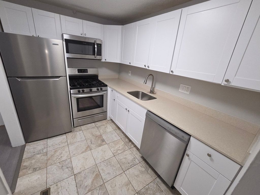 55 David Terrace 23, Norwood, MA 02062