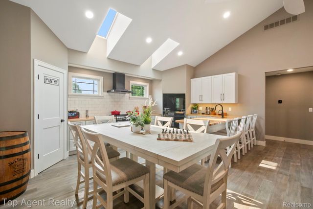 27593 Old Colony Street, Farmington Hills, MI 48334