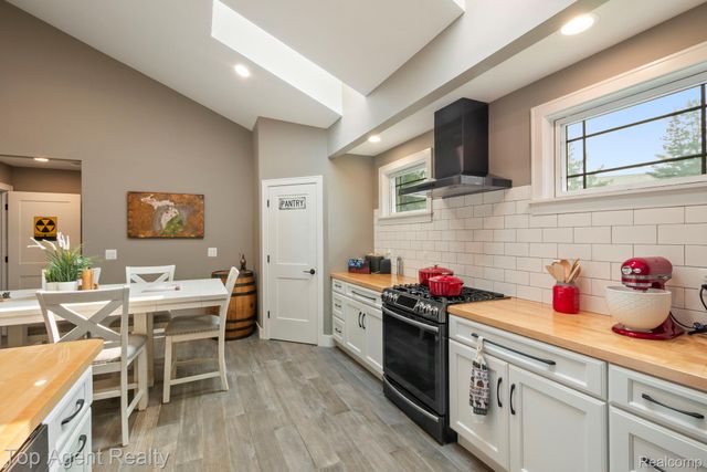 27593 Old Colony Street, Farmington Hills, MI 48334