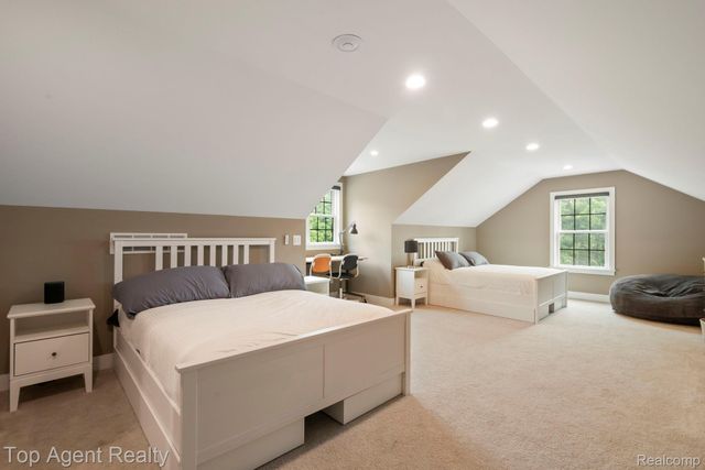 27593 Old Colony Street, Farmington Hills, MI 48334