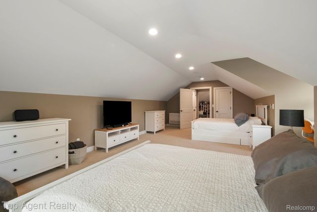 27593 Old Colony Street, Farmington Hills, MI 48334