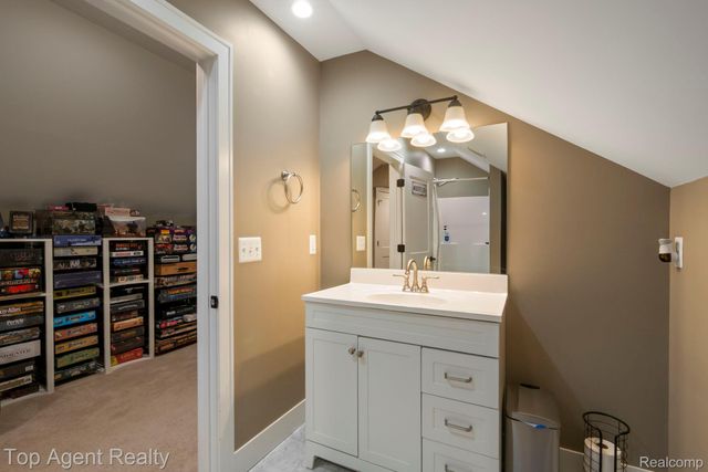 27593 Old Colony Street, Farmington Hills, MI 48334