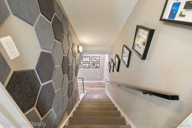 27593 Old Colony Street, Farmington Hills, MI 48334