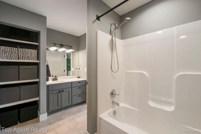 27593 Old Colony Street, Farmington Hills, MI 48334