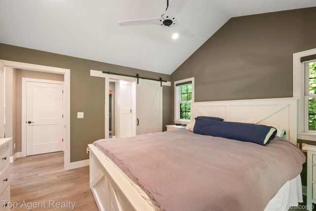27593 Old Colony Street, Farmington Hills, MI 48334