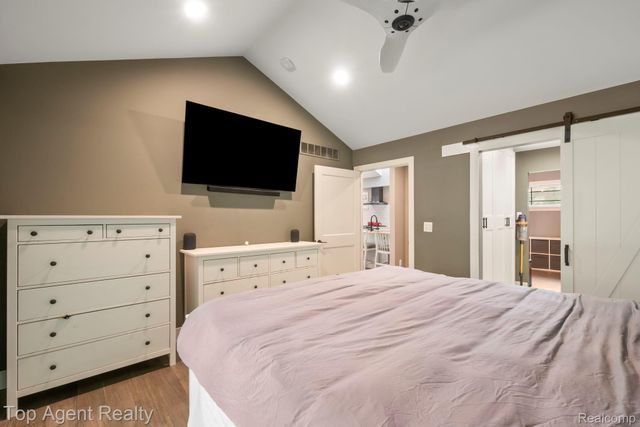 27593 Old Colony Street, Farmington Hills, MI 48334