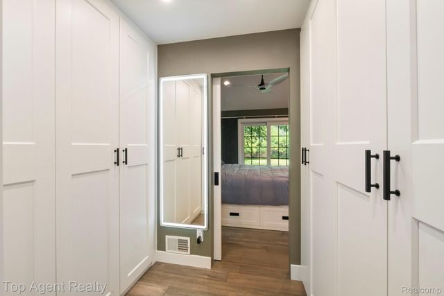 27593 Old Colony Street, Farmington Hills, MI 48334