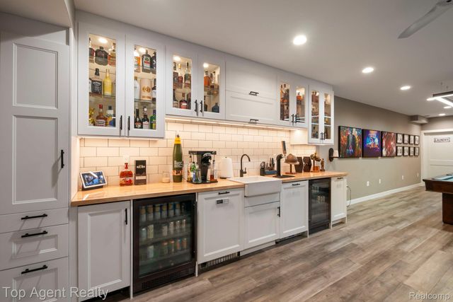 27593 Old Colony Street, Farmington Hills, MI 48334