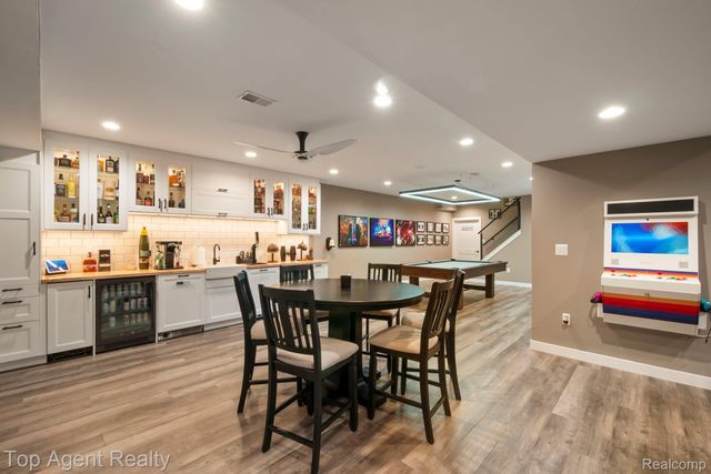 27593 Old Colony Street, Farmington Hills, MI 48334