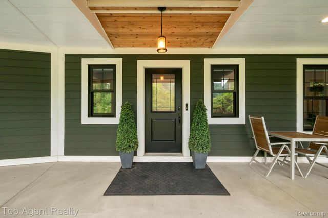 27593 Old Colony Street, Farmington Hills, MI 48334