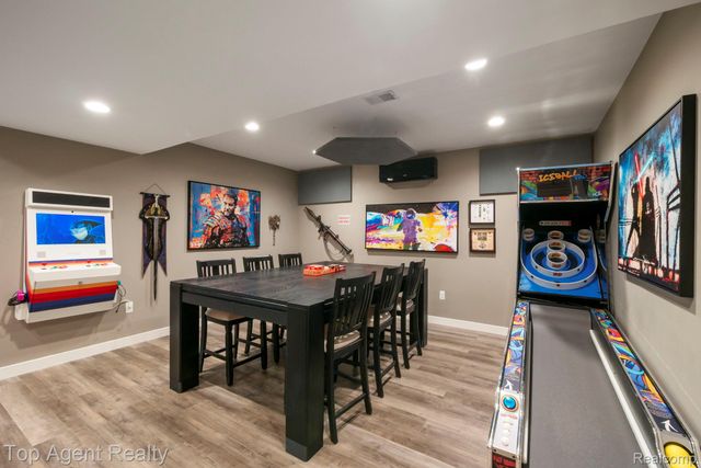 27593 Old Colony Street, Farmington Hills, MI 48334