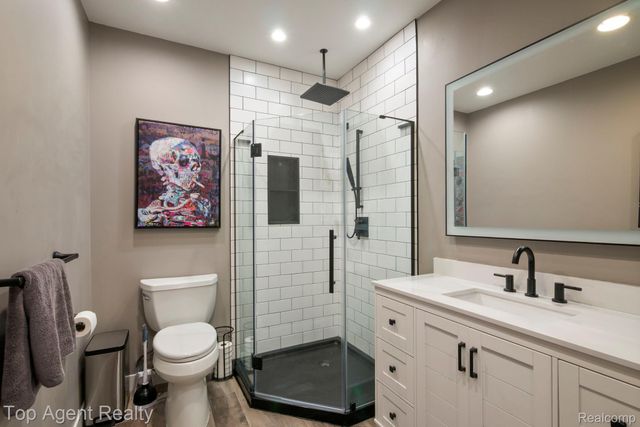 27593 Old Colony Street, Farmington Hills, MI 48334