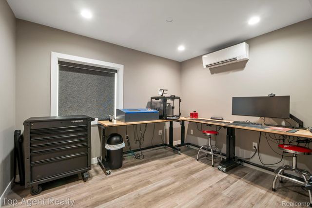 27593 Old Colony Street, Farmington Hills, MI 48334